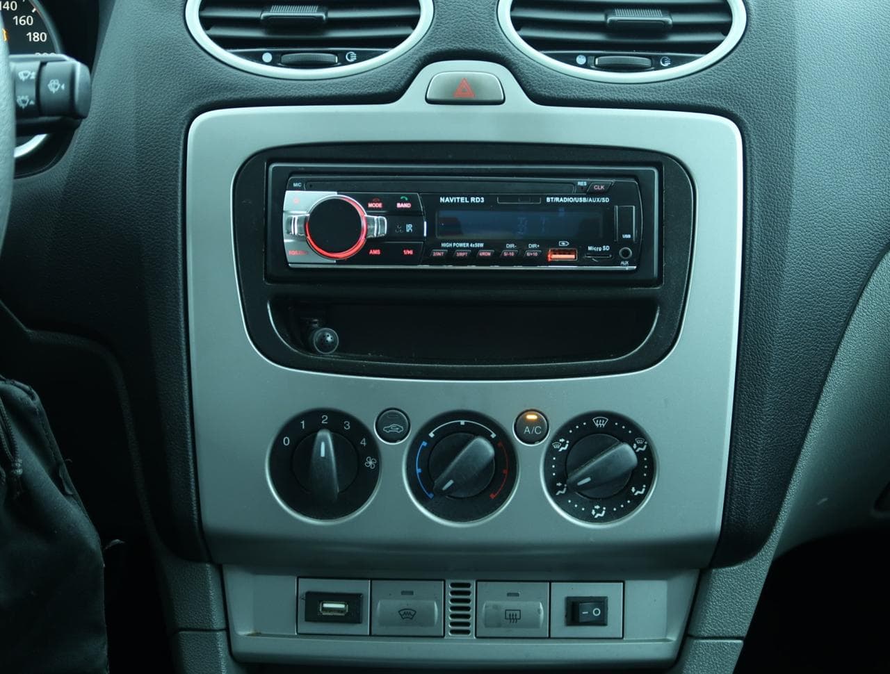 2010 Ford FOCUS - 18