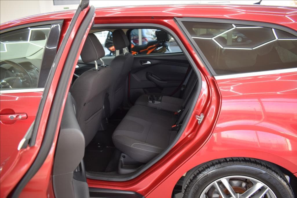 2011 Ford Focus - 11