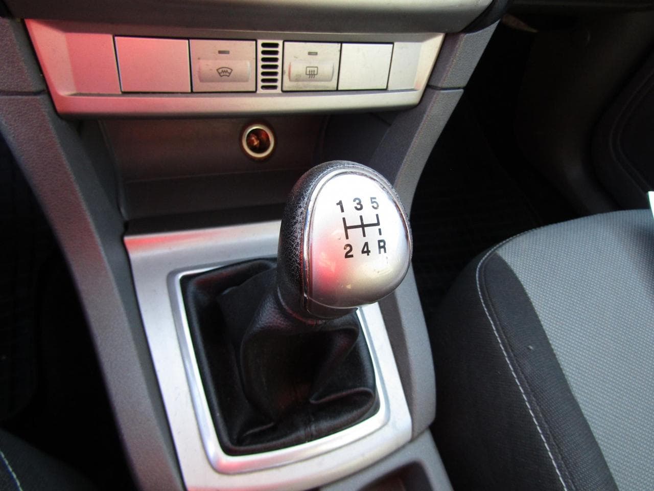 2010 Ford Focus - 16