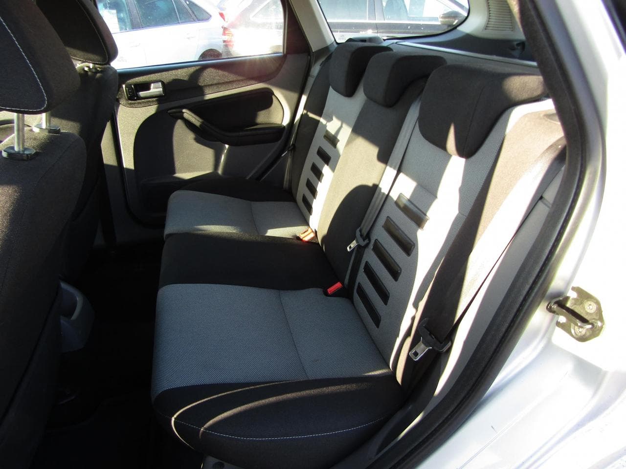 2010 Ford Focus - 10