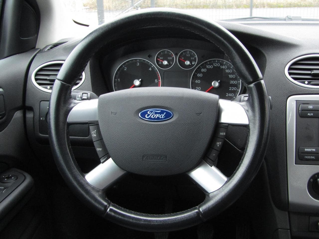 2005 Ford FOCUS - 13