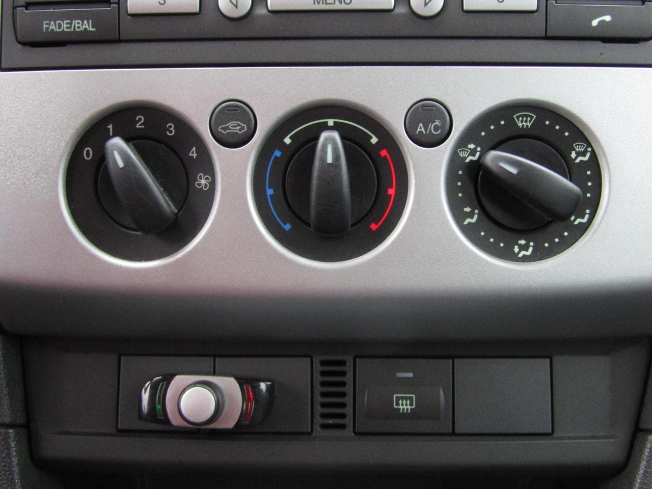 2005 Ford FOCUS - 14