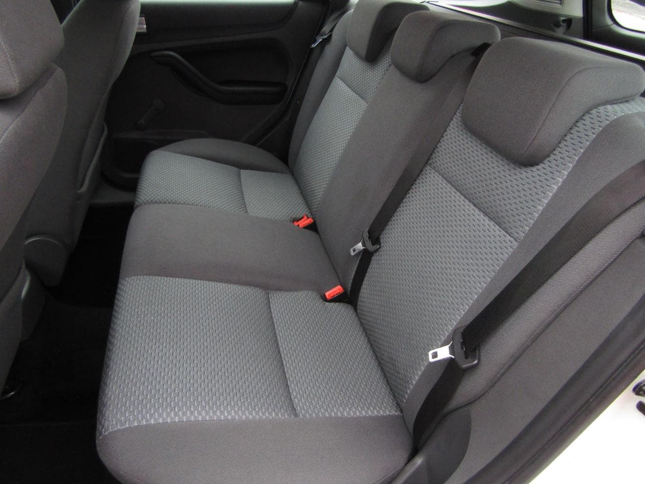 2005 Ford FOCUS - 10