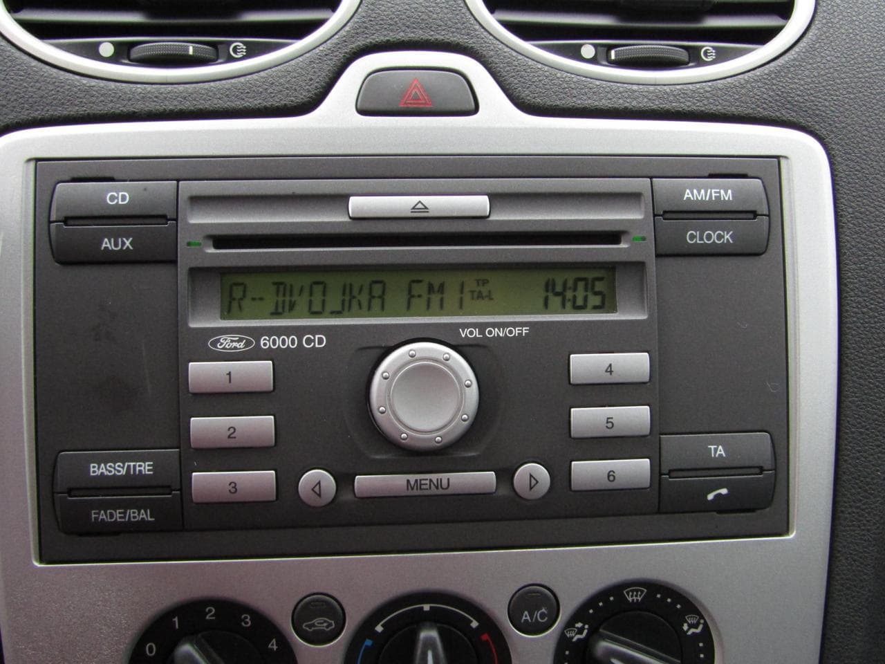 2005 Ford FOCUS - 15