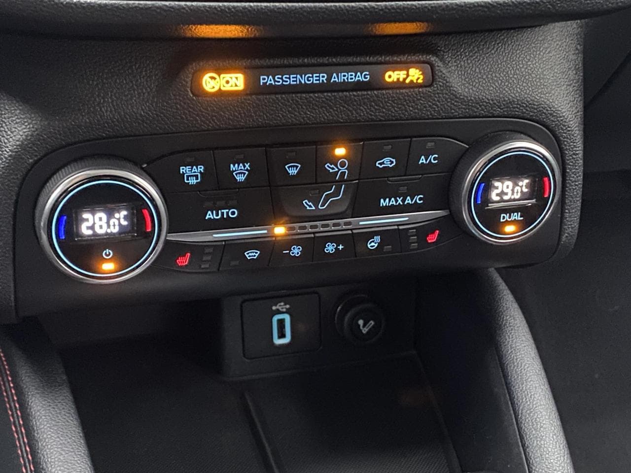 2018 Ford FOCUS - 16