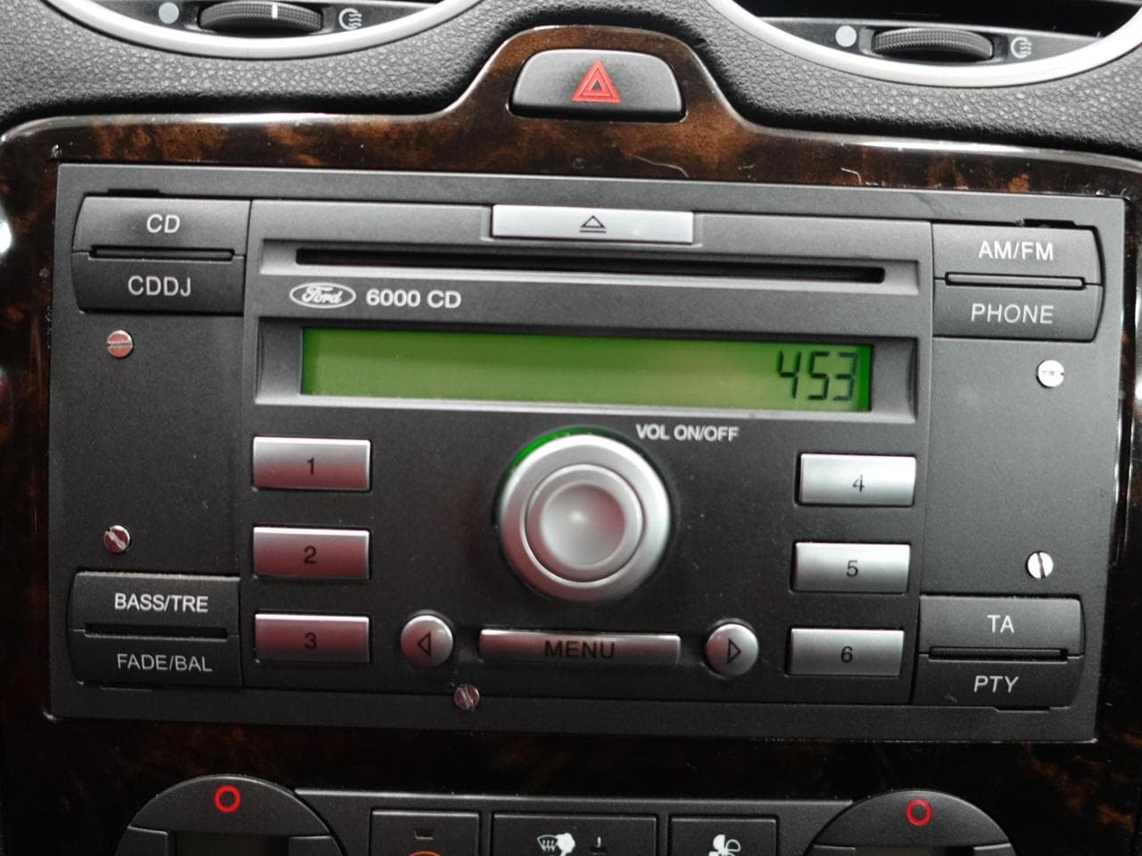 2005 Ford FOCUS - 16