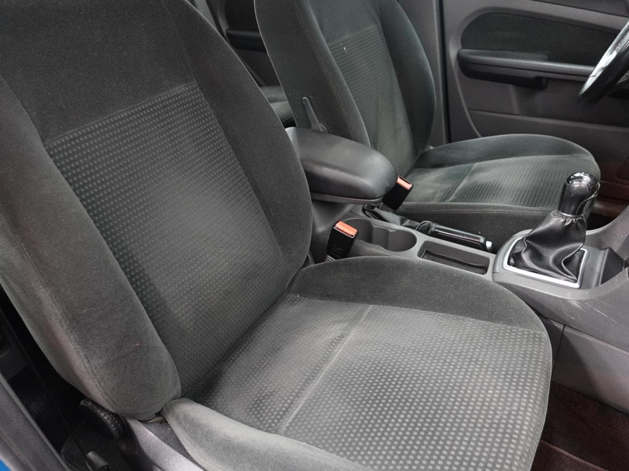 2005 Ford FOCUS - 12