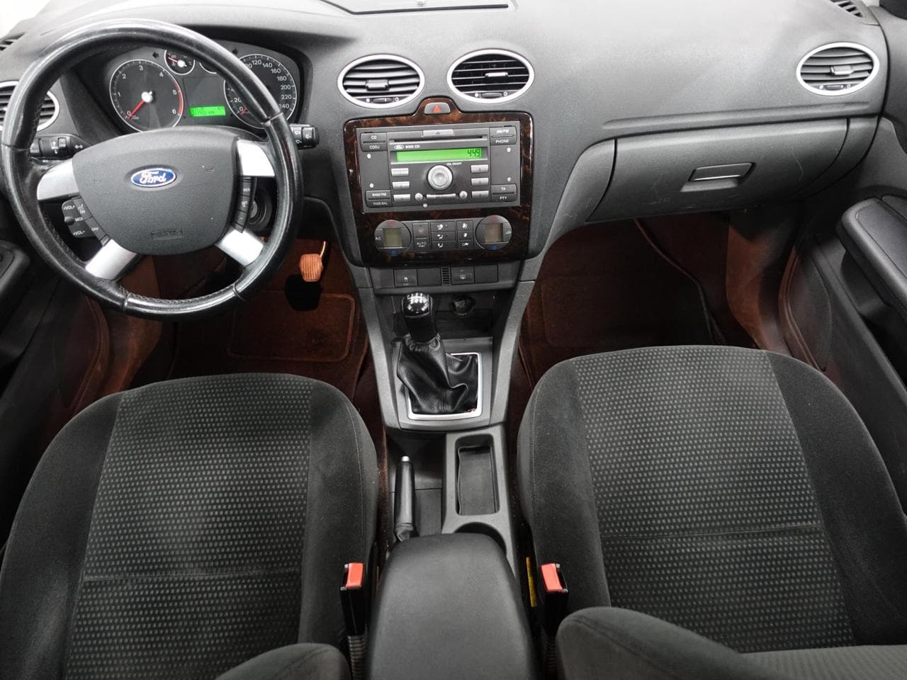 2005 Ford FOCUS - 8