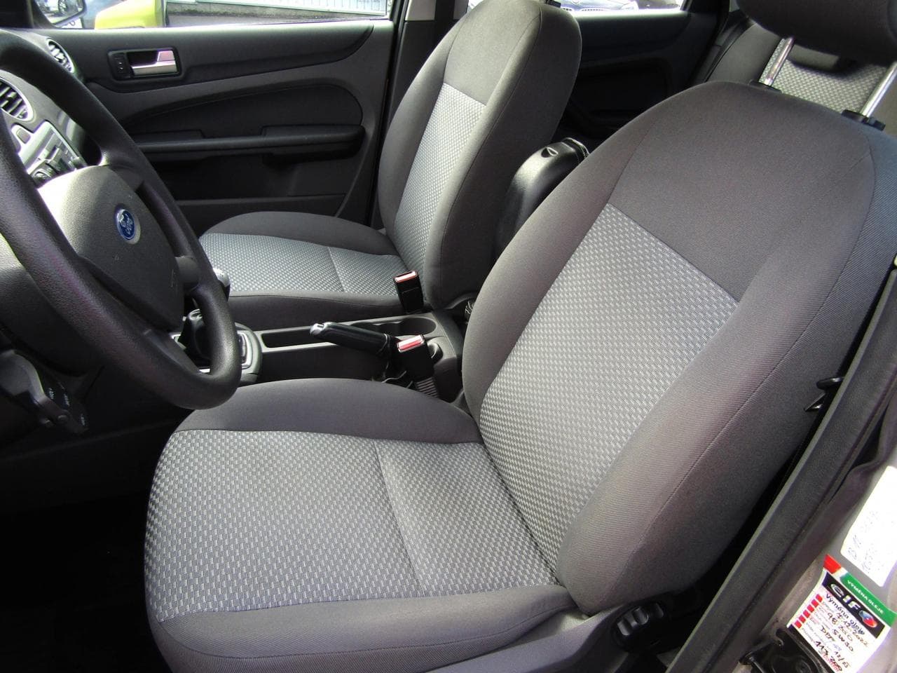 2006 Ford FOCUS - 9