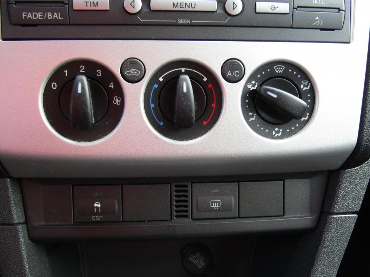 2006 Ford FOCUS - 12