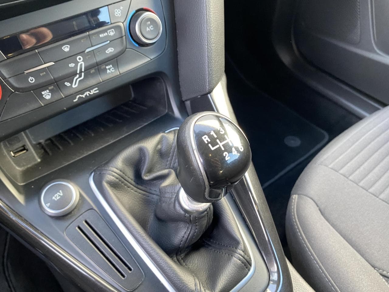 2016 Ford Focus - 16