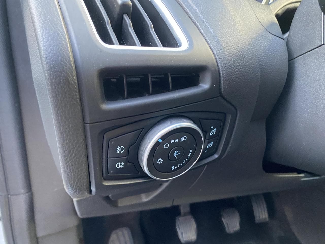 2016 Ford Focus - 15