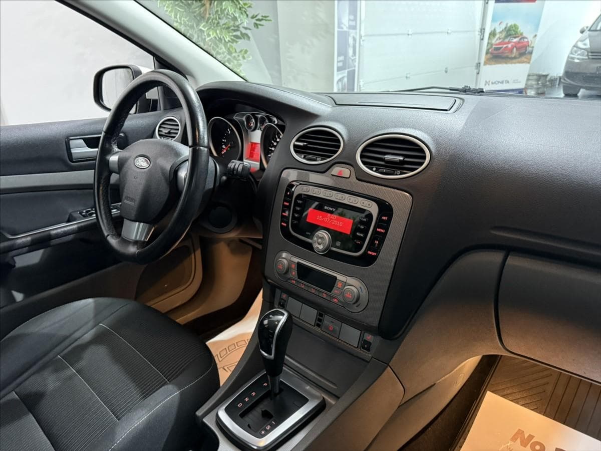 2010 Ford Focus - 16