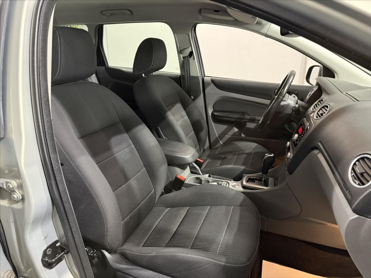 2010 Ford Focus - 20