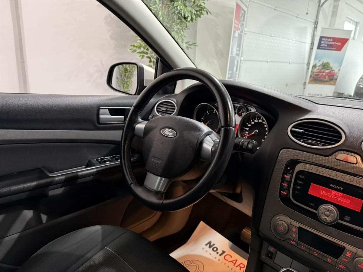 2010 Ford Focus - 17