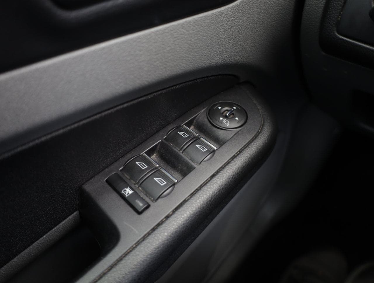 2009 Ford Focus - 16