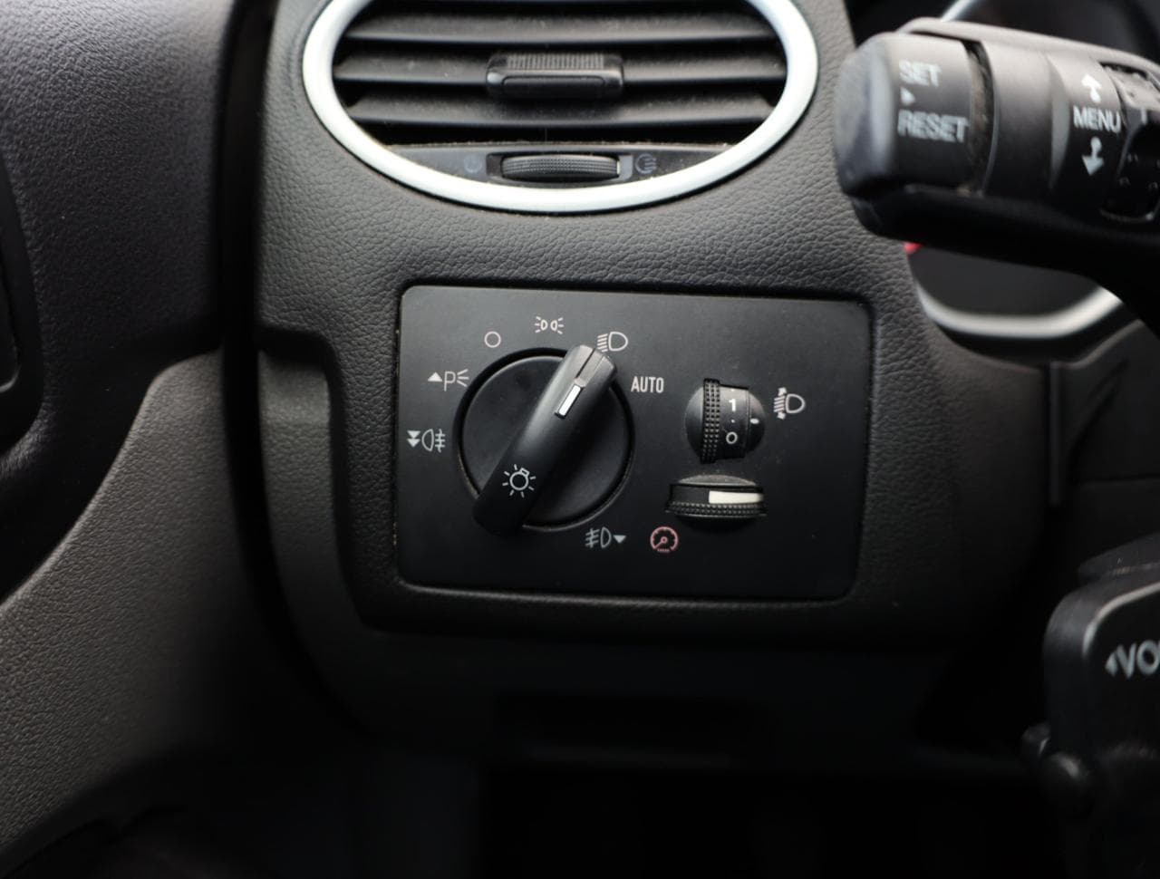 2009 Ford Focus - 17