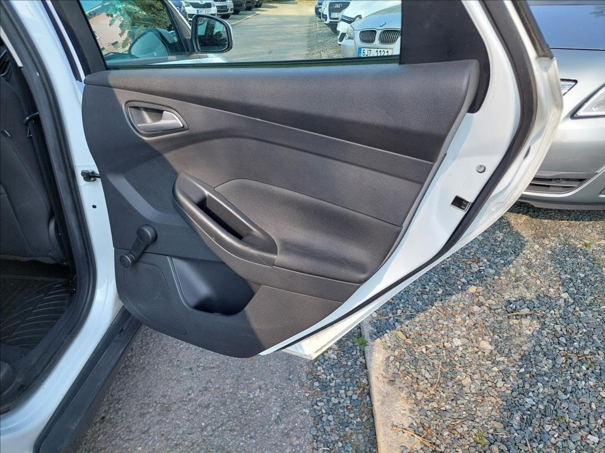 2017 Ford Focus - 19