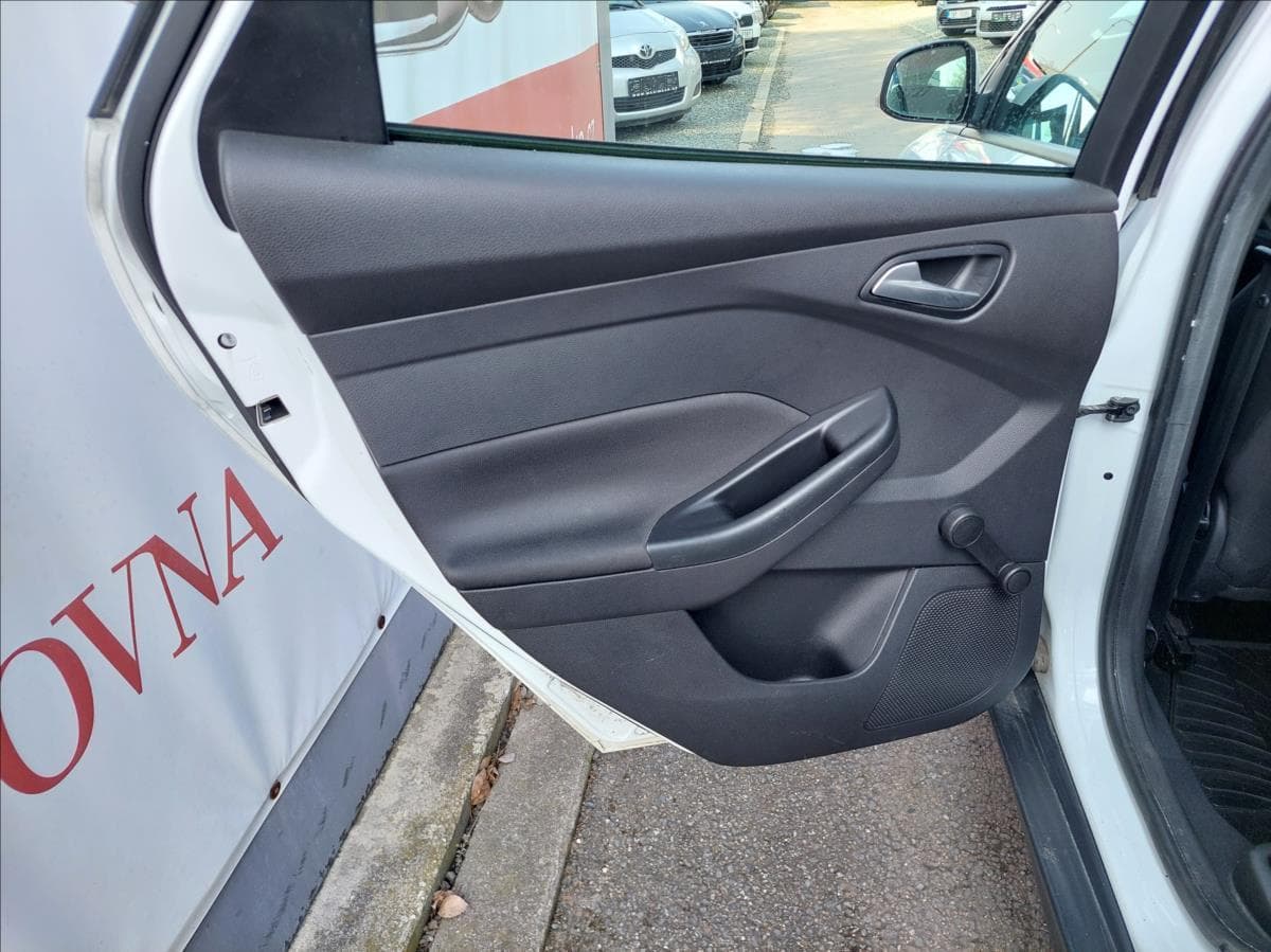 2017 Ford Focus - 17