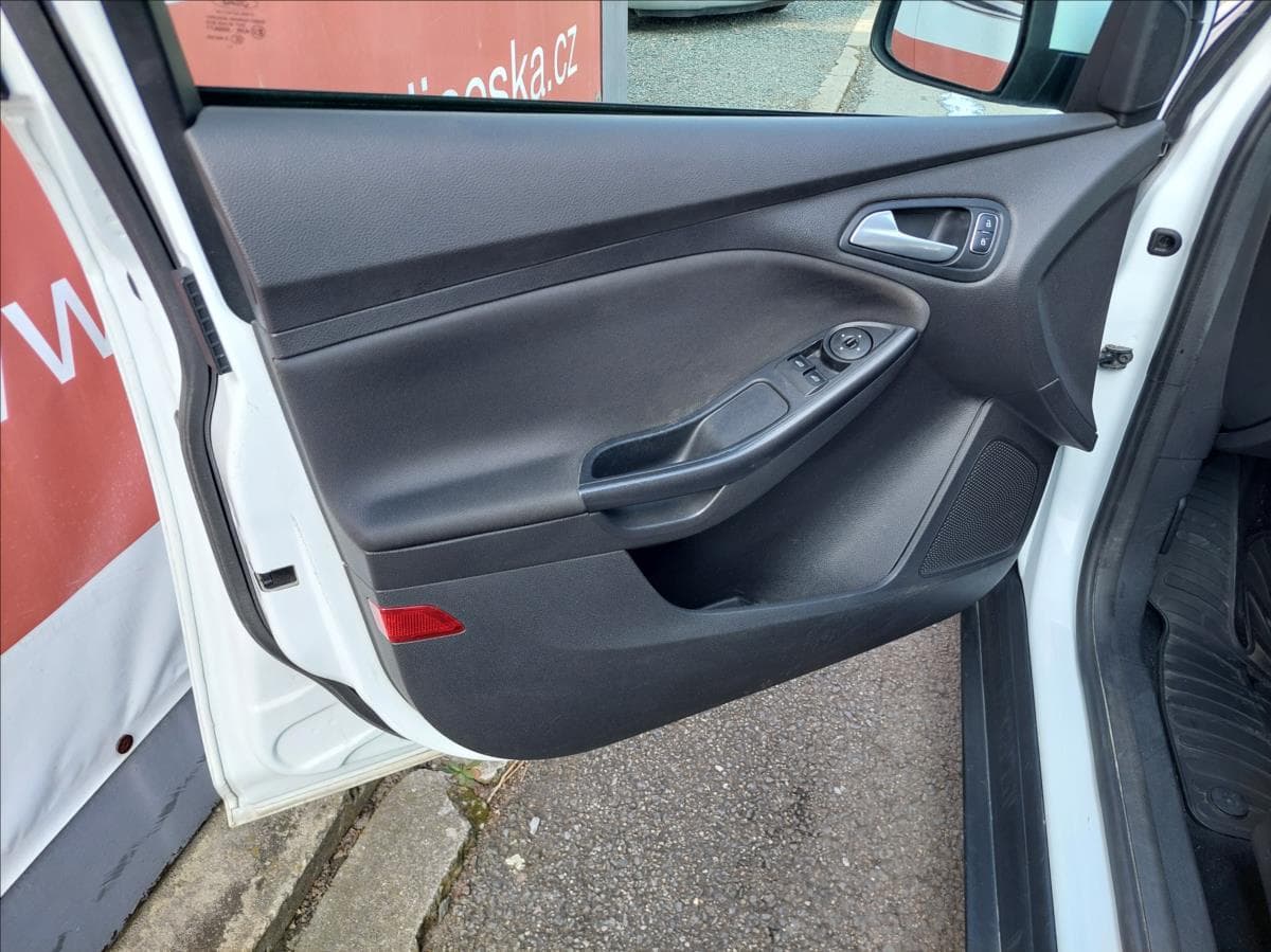 2017 Ford Focus - 16