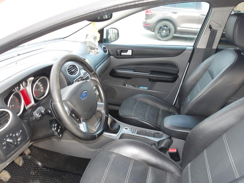 2009 Ford Focus - 16