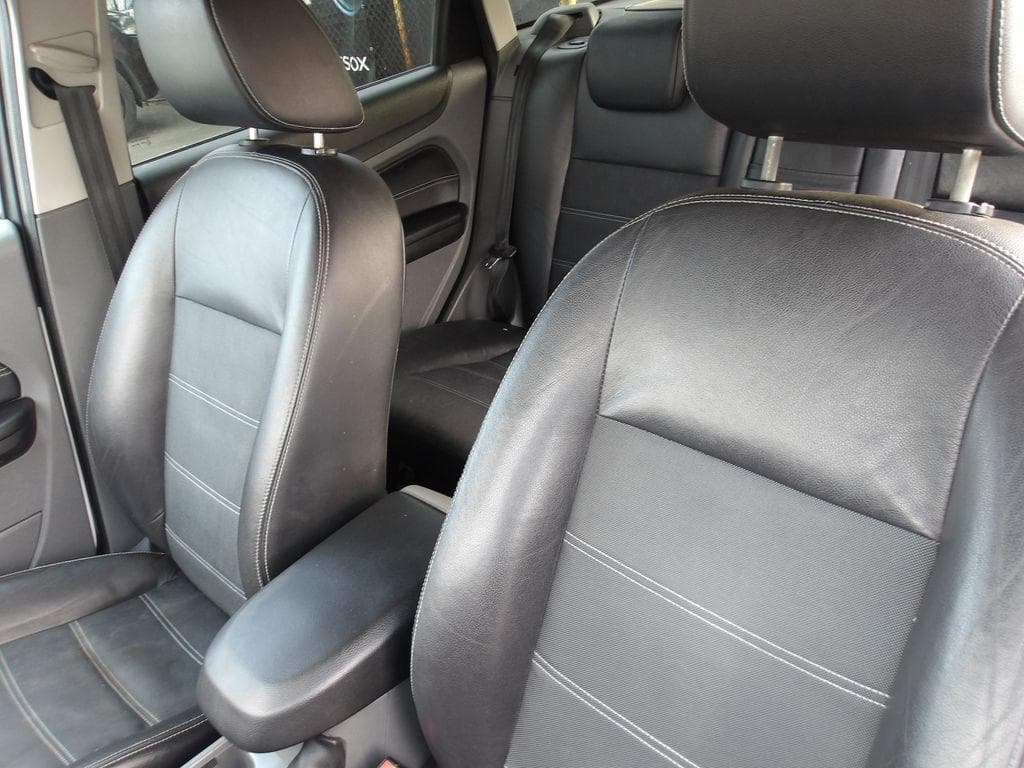 2009 Ford Focus - 18