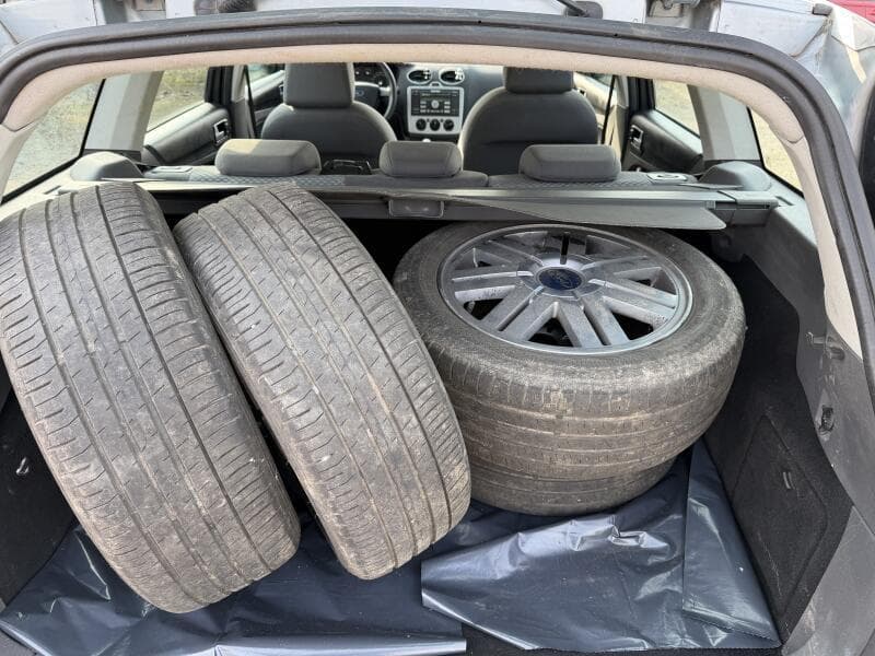 2005 Ford Focus - 10