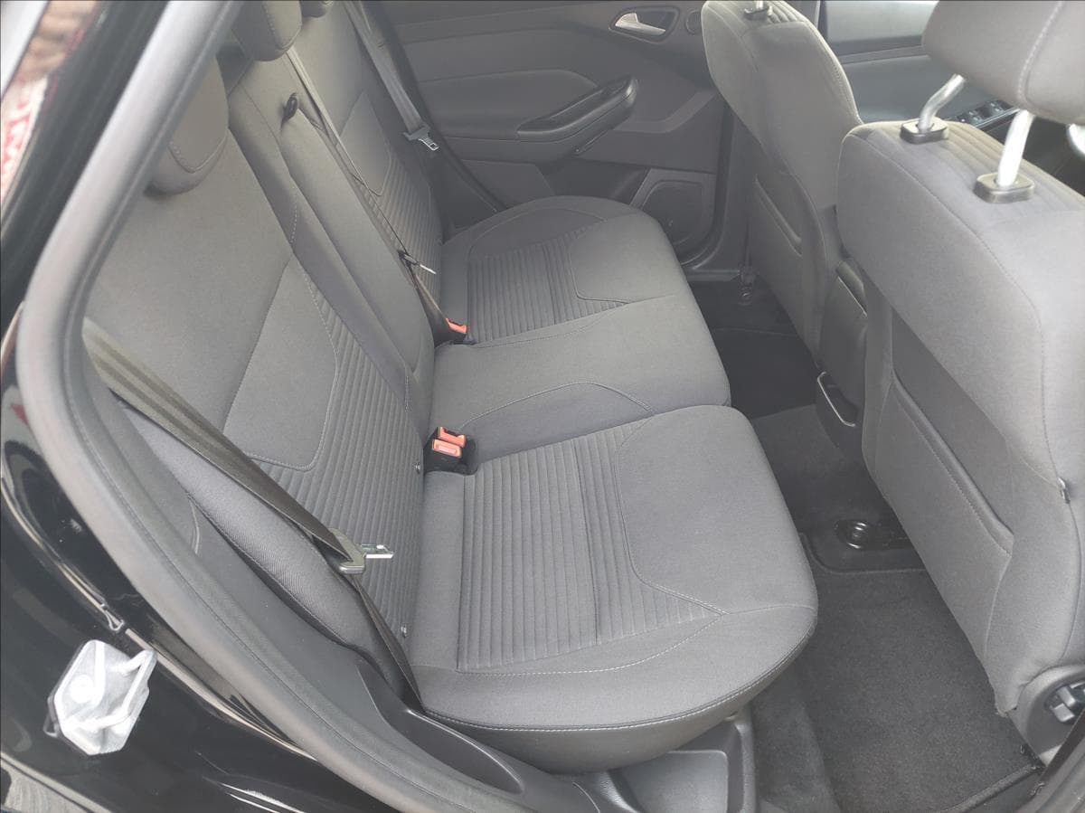 2017 Ford Focus - 16