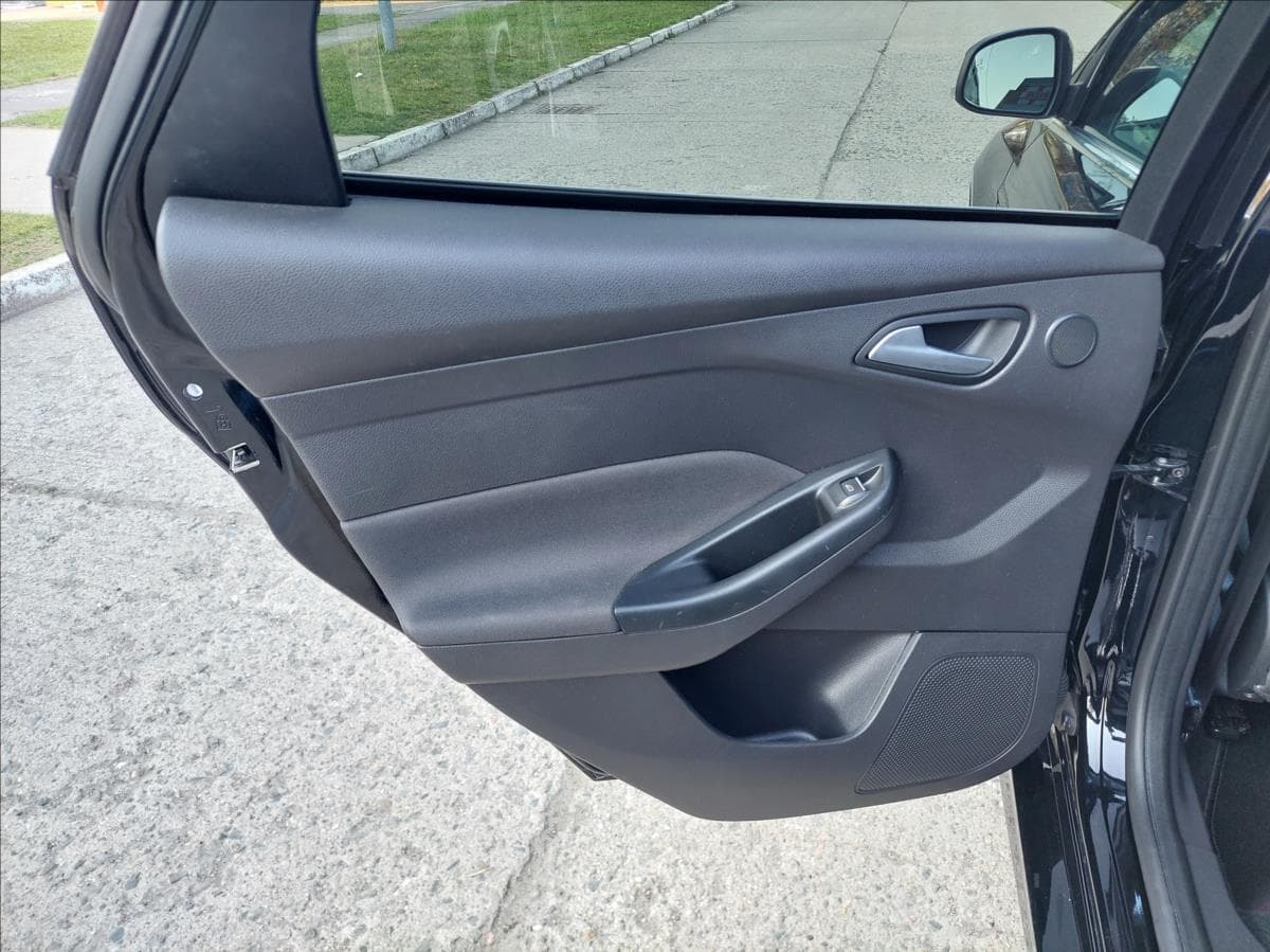 2017 Ford Focus - 19