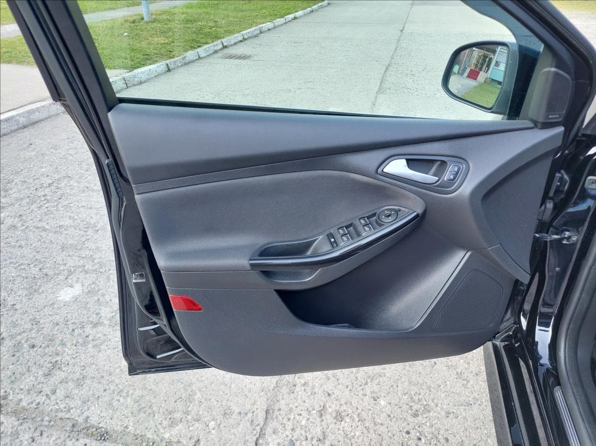 2017 Ford Focus - 18