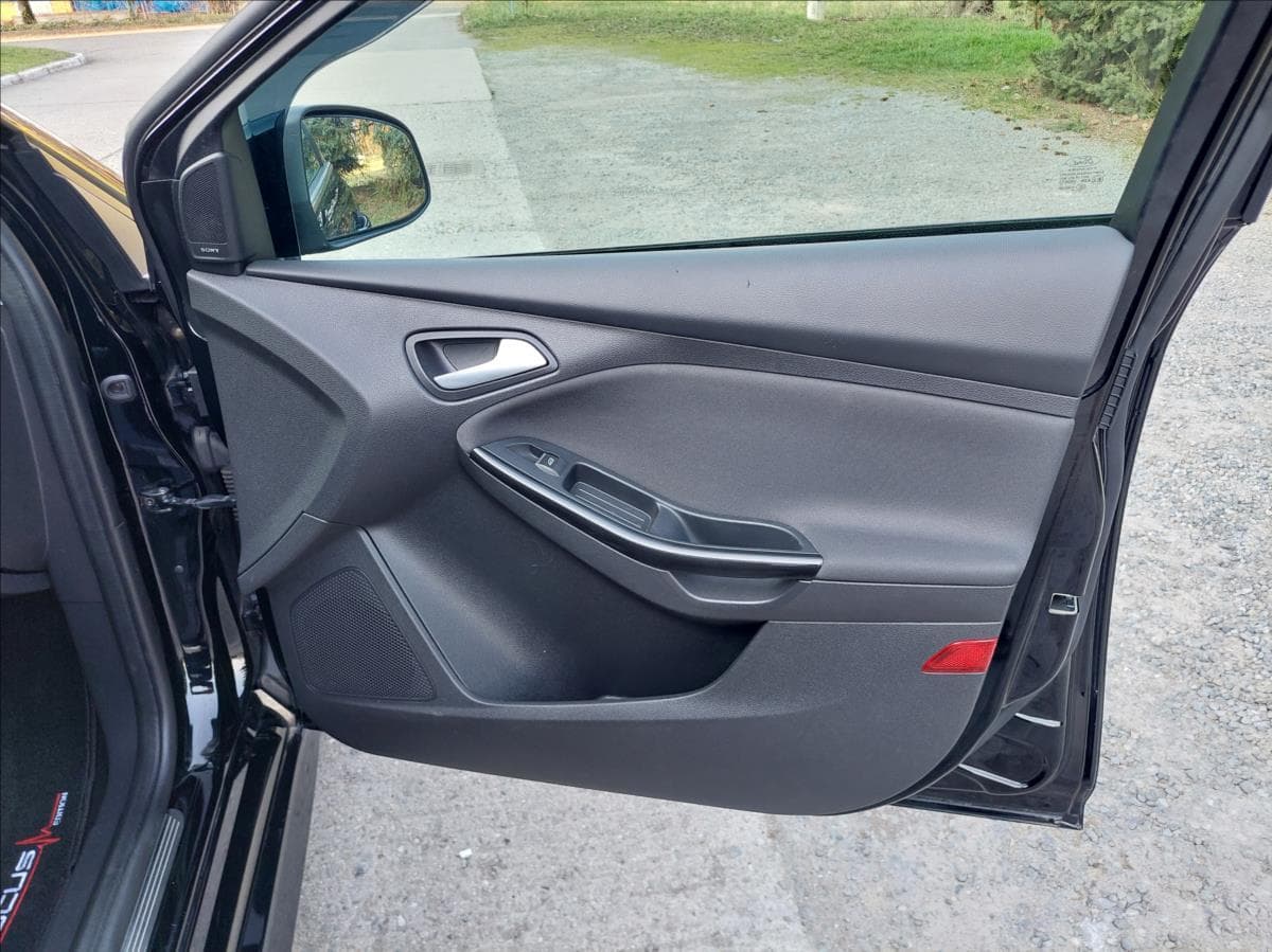 2017 Ford Focus - 20