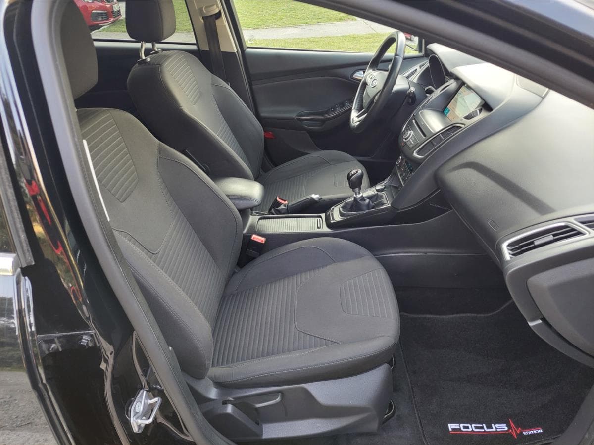 2017 Ford Focus - 14