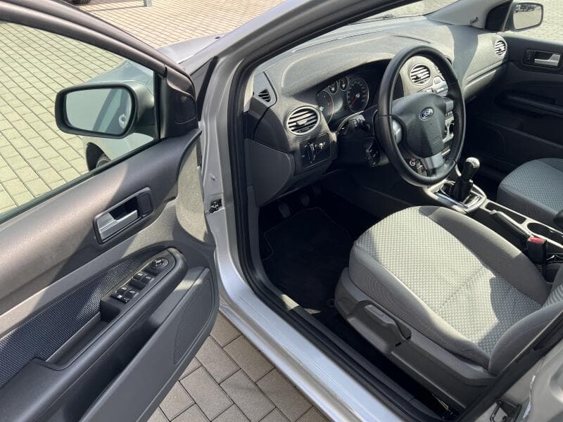 2005 Ford FOCUS - 9