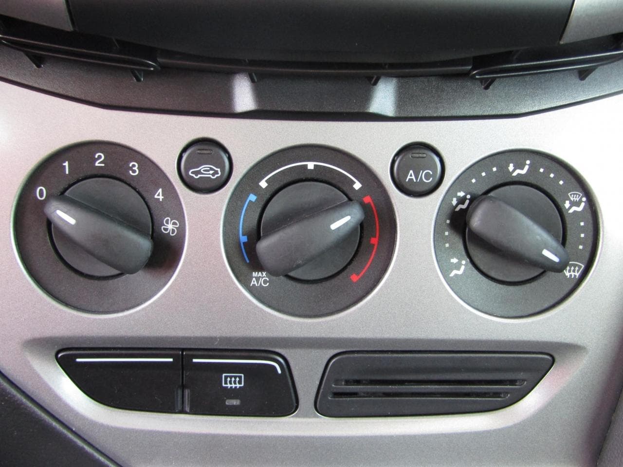 2012 Ford FOCUS - 13