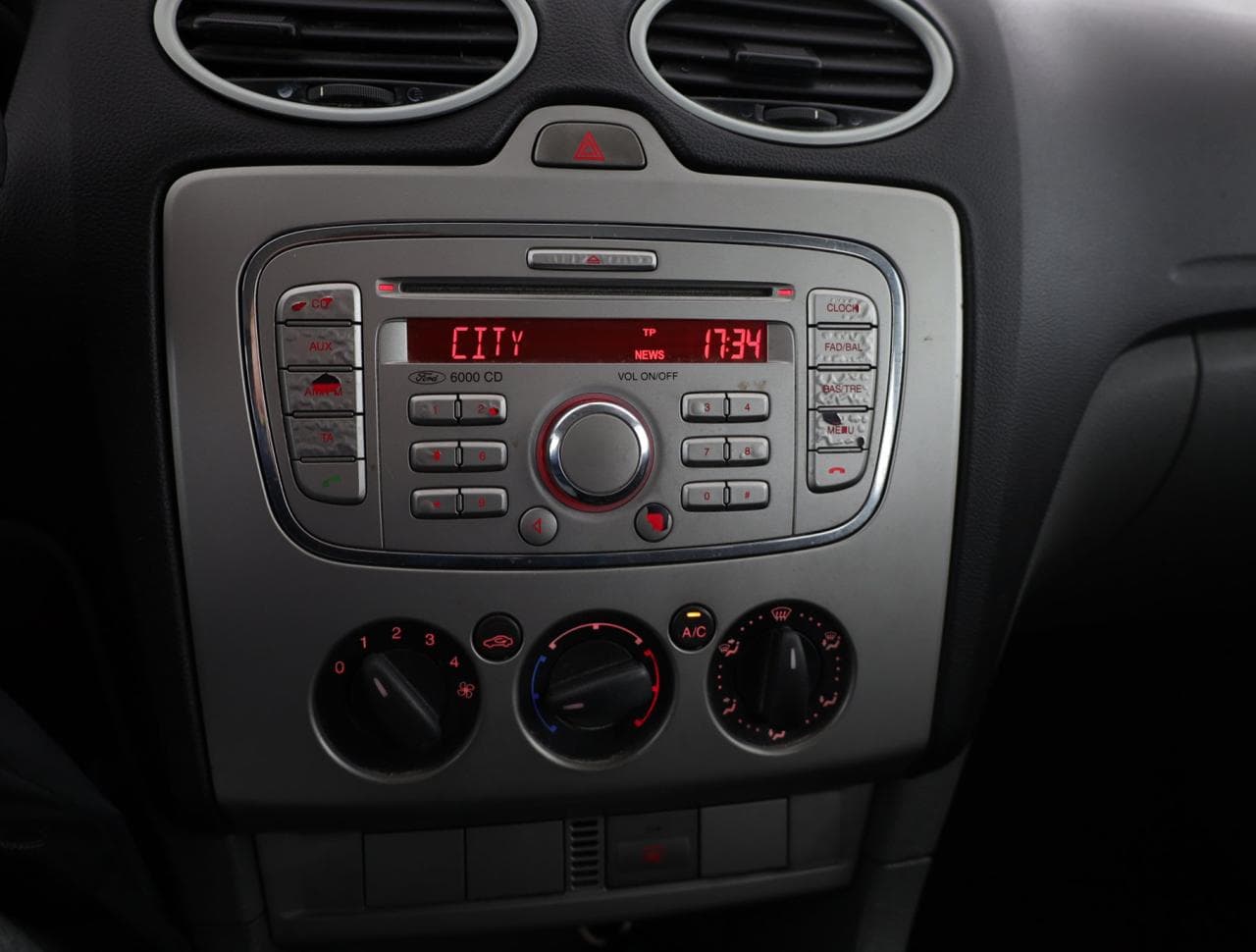 2009 Ford FOCUS - 16