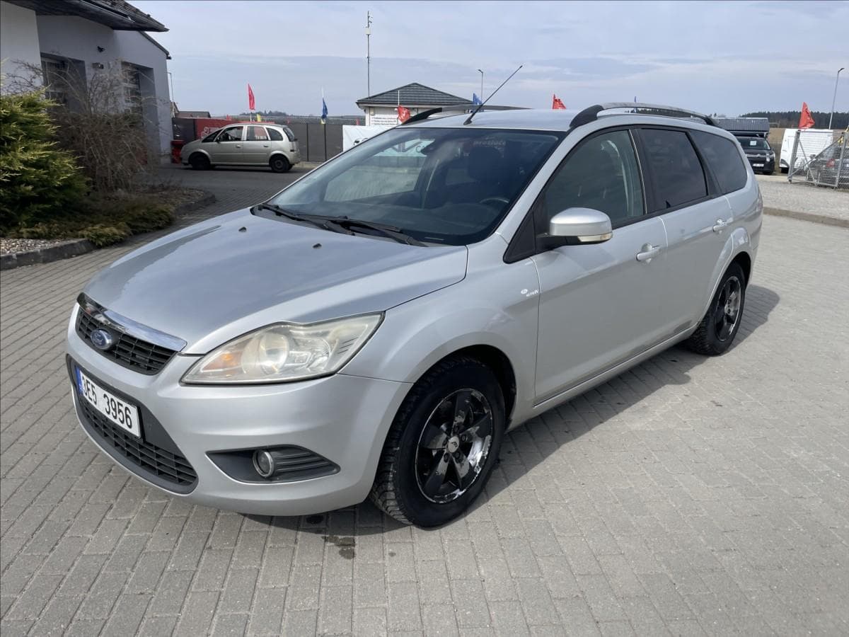 Ford Focus 1,6 i 16V 74kw CZauto 1maj Tažné Výhřev kombi