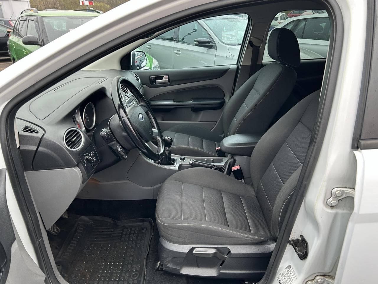 2008 Ford FOCUS - 16