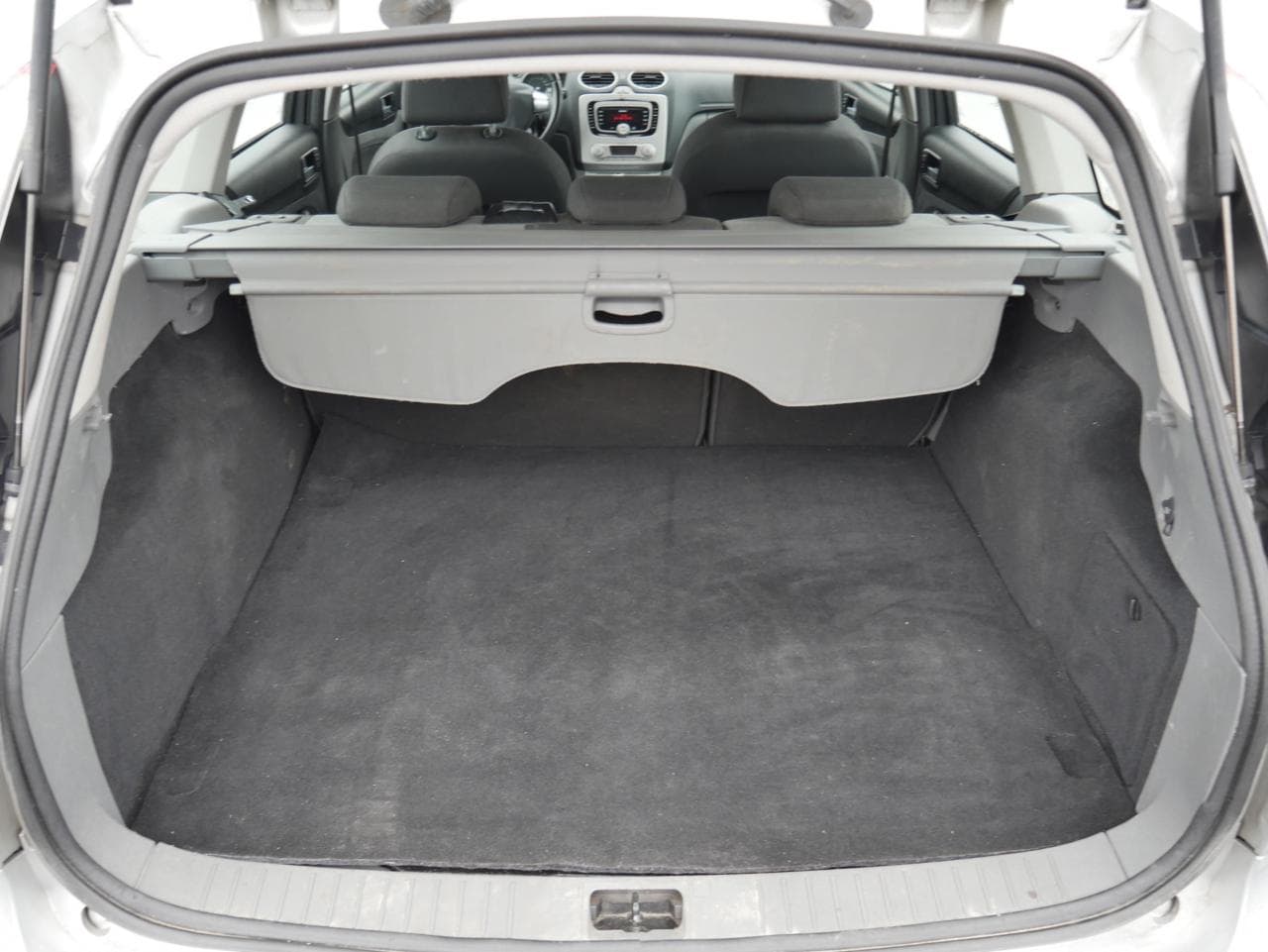 2010 Ford FOCUS - 7