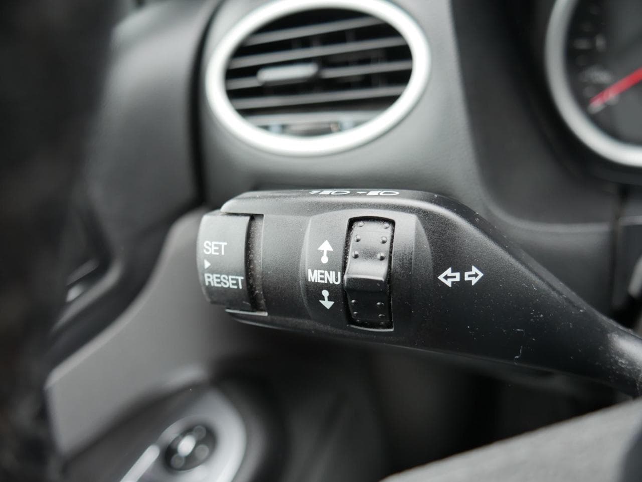 2010 Ford FOCUS - 12