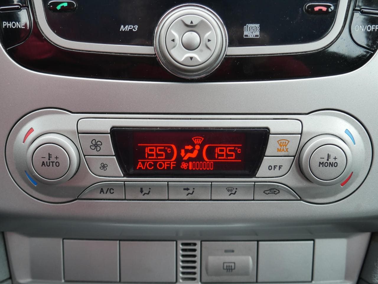 2010 Ford FOCUS - 14