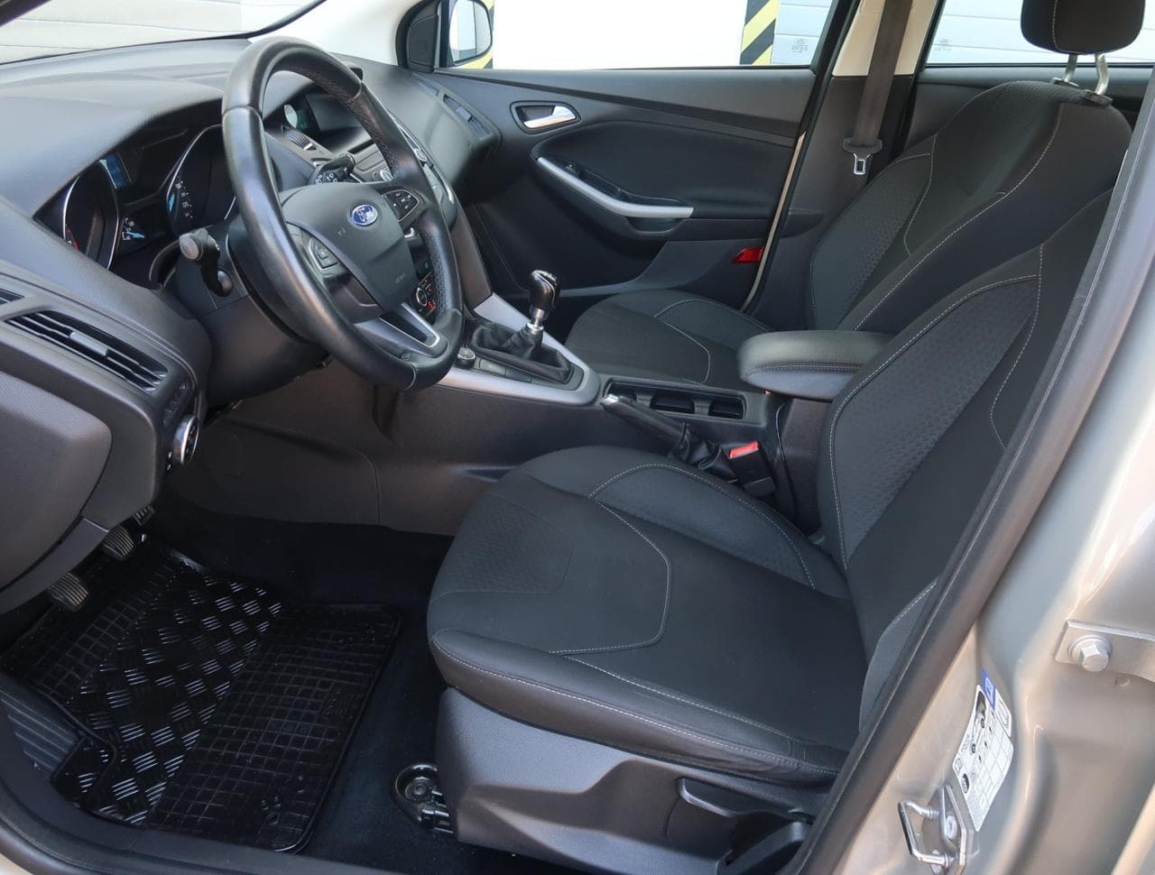 2016 Ford FOCUS - 24