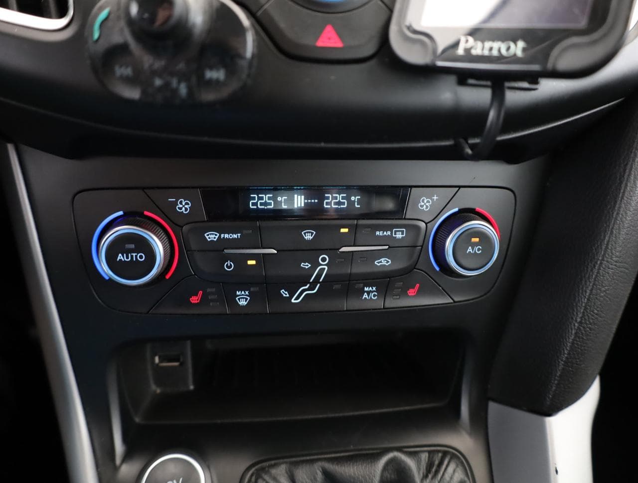 2015 Ford FOCUS - 16