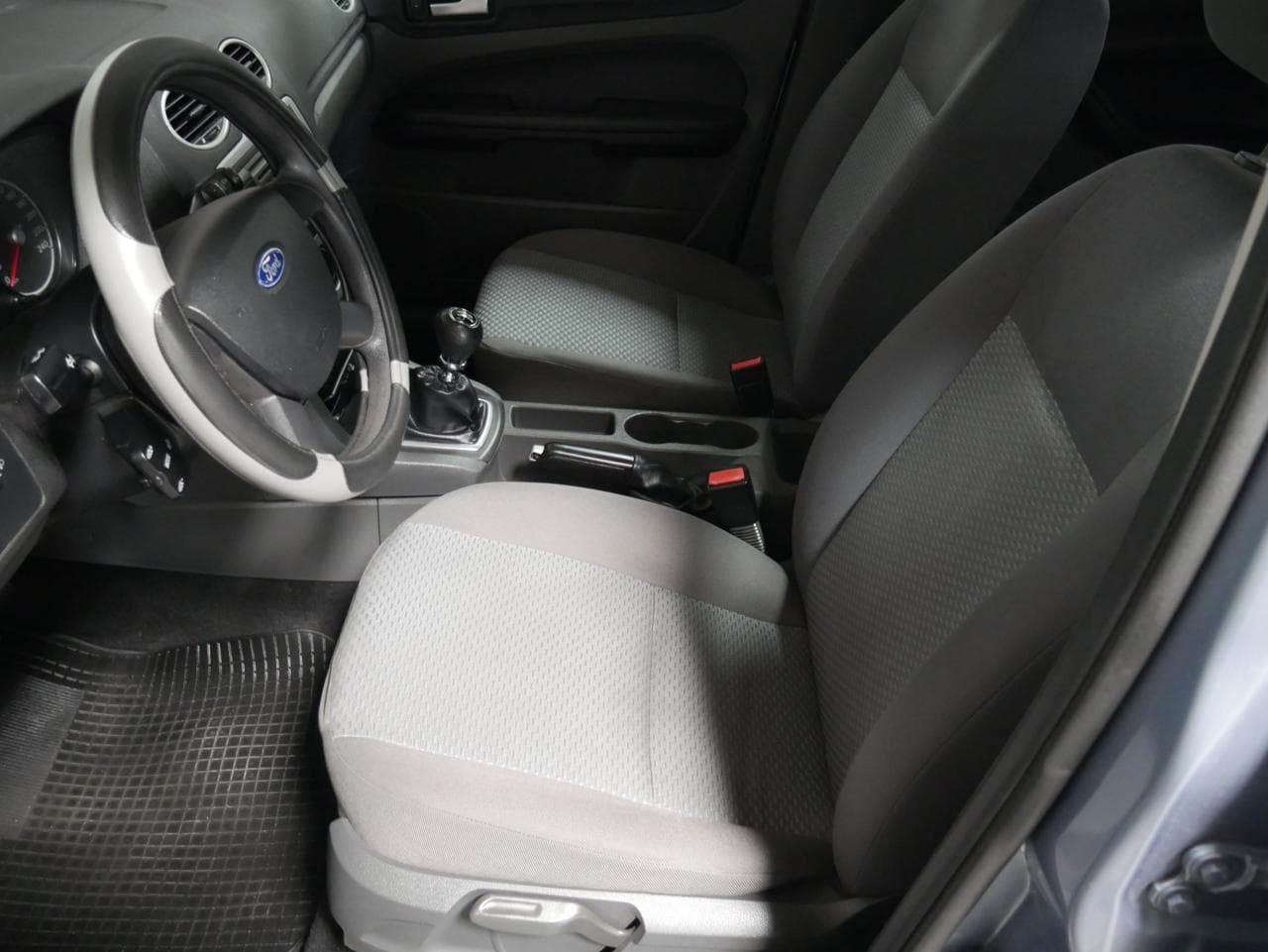 2006 Ford FOCUS - 9