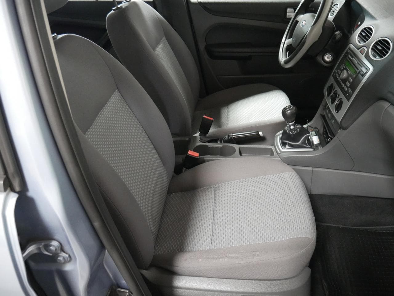 2006 Ford FOCUS - 12