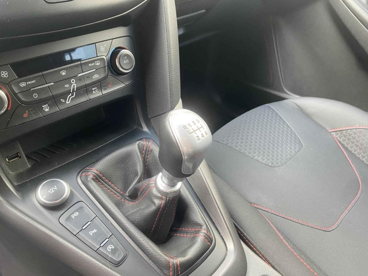 2017 Ford FOCUS - 23