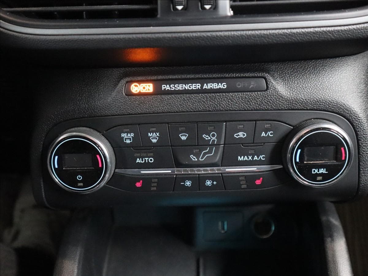2019 Ford FOCUS - 16