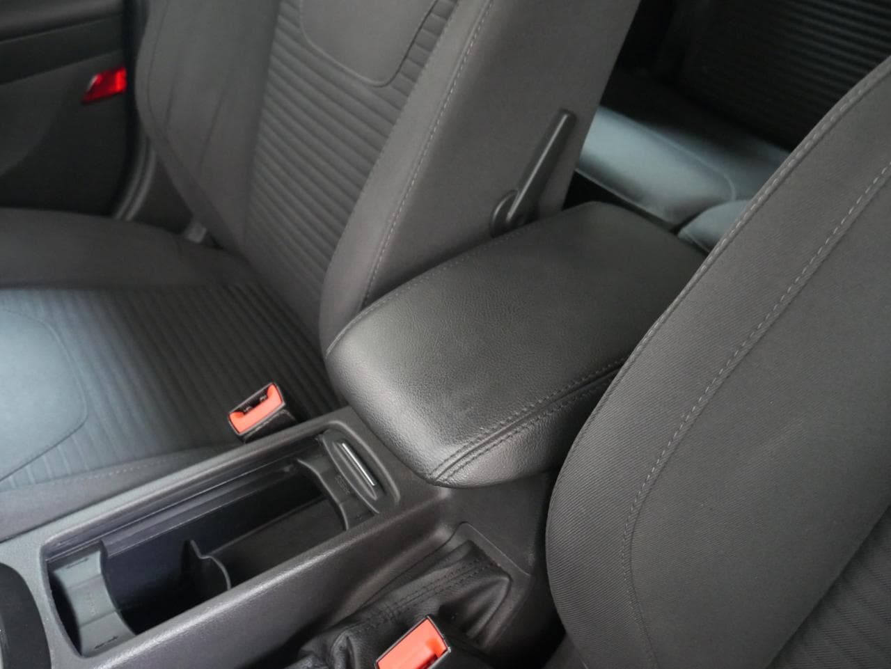 2015 Ford FOCUS - 36