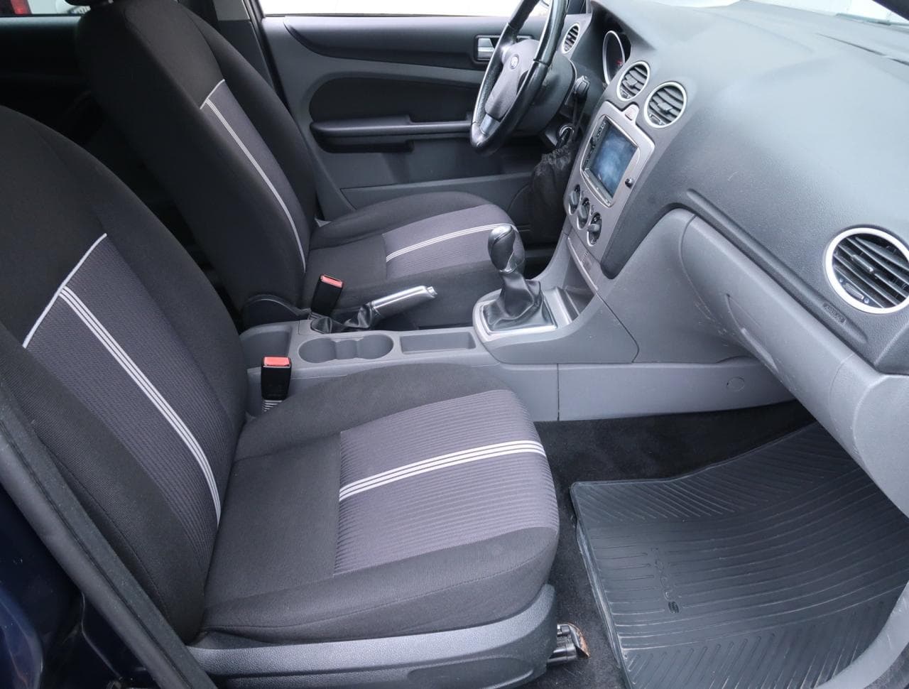 2010 Ford FOCUS - 12