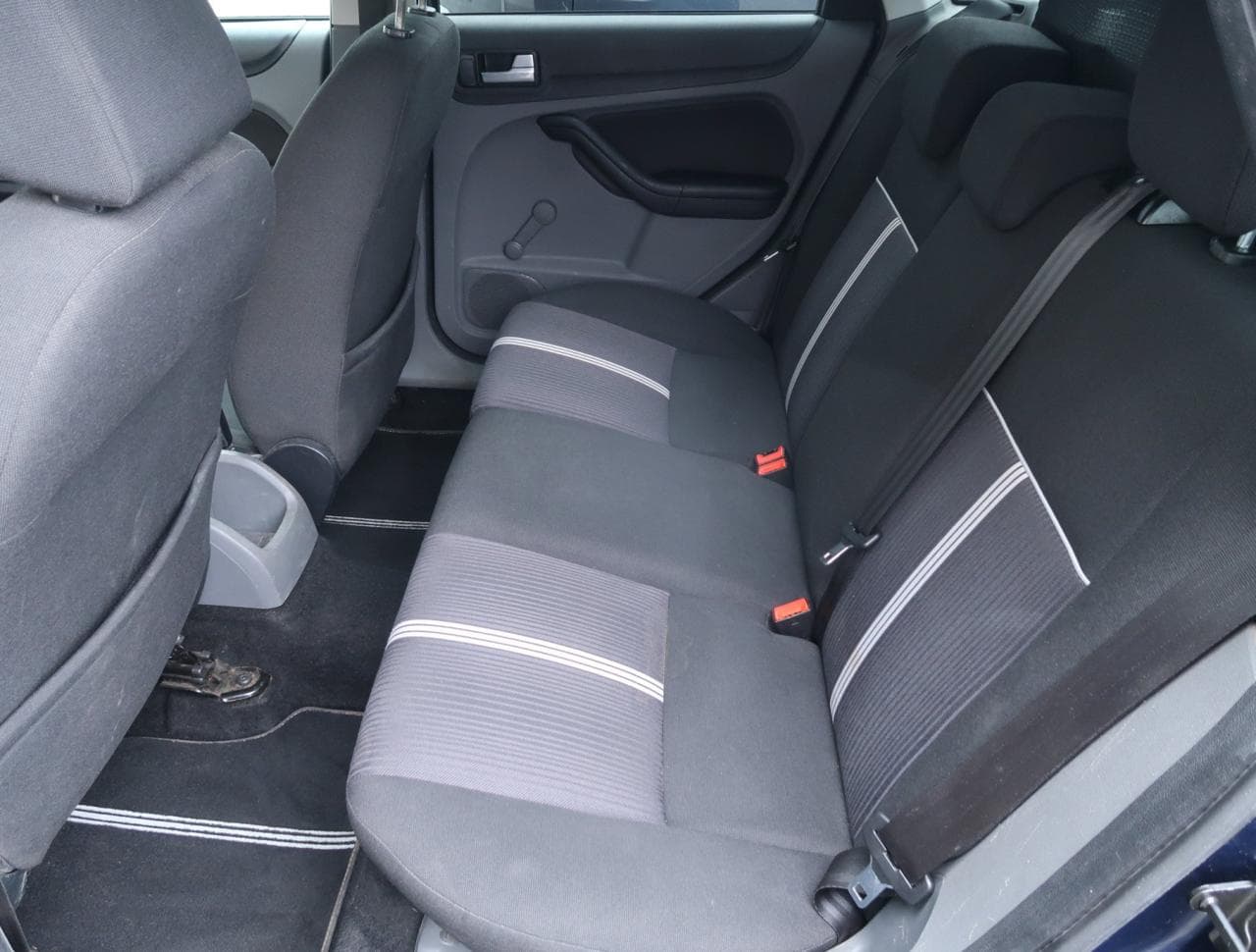 2010 Ford FOCUS - 15
