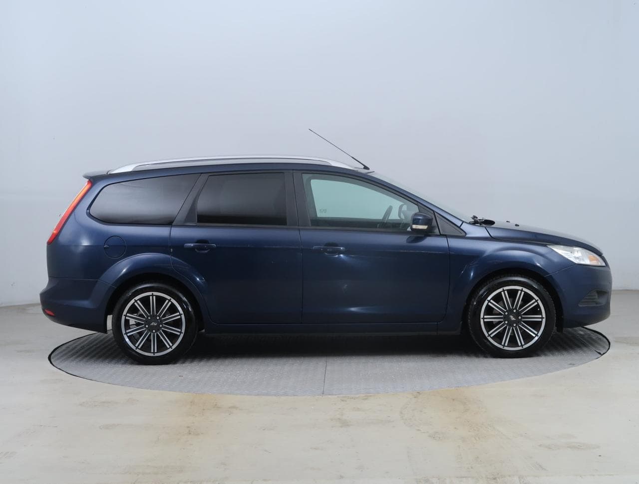 2010 Ford FOCUS - 8